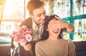 What Are Some Luxury Gift Ideas for Girlfriend