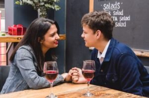 What Are the Best First Date Questions to Break the Ice